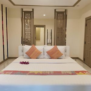Grand Deluxe Zimmer mit Kingsize-Bett